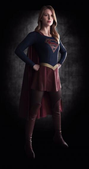 CBS发布《女超人》(Supergirl)首张角色造型照 CBS发布《女超人》(Supergirl)首张角色造型照