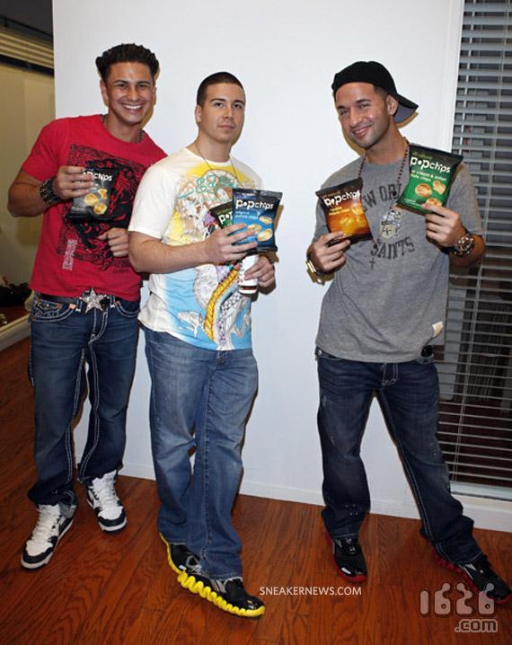 热播美剧《泽西海岸》(Jersey Shore)明星球鞋秀 锐步(Reebok)Zig Tech 运动鞋借机狂宣传 热播美剧《泽西海岸》(Jersey Shore)明星球鞋秀 锐步(Reebok)Zig Tech 运动鞋借机狂宣传